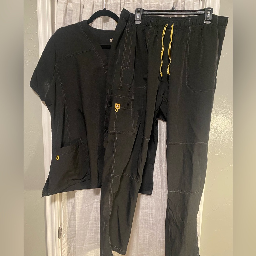 Wonderwink black 4 way stretch scrubs